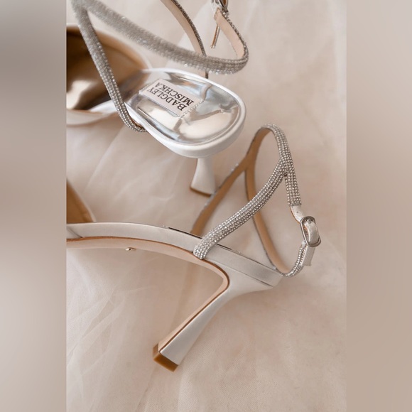 Badgley Mischka Kamilah White Satin - Picture 4 of 14